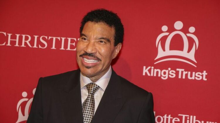Lionel Richie прекрати концерт, след като му прилоша на сцената