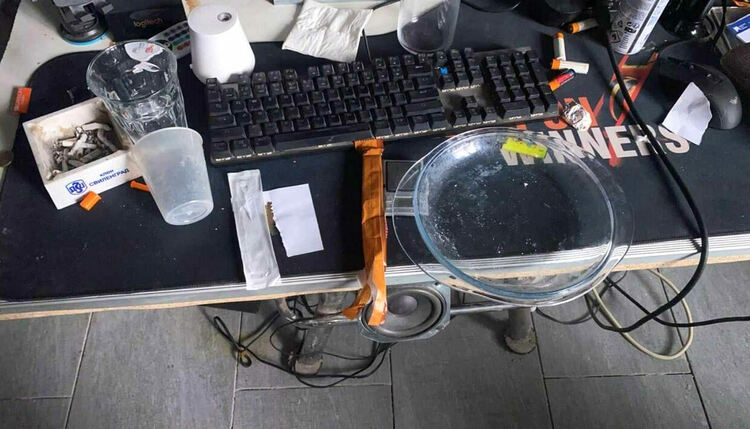 Задържаха 44-годишен с оксикодон и лаборатория за наркотици