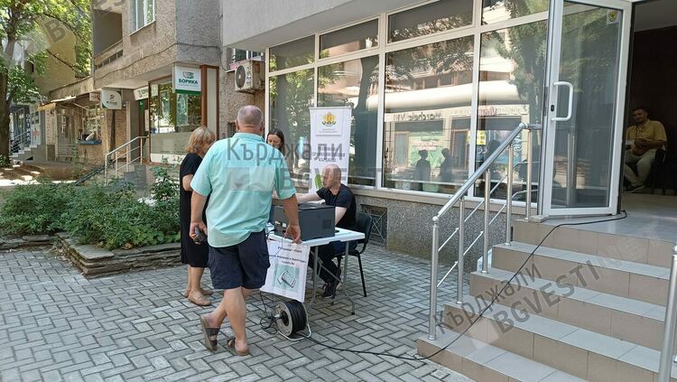 60 кърджалийци получиха помощ за своите електроннни здравни досиета в изнесените разяснителни пунктове на РЗИ