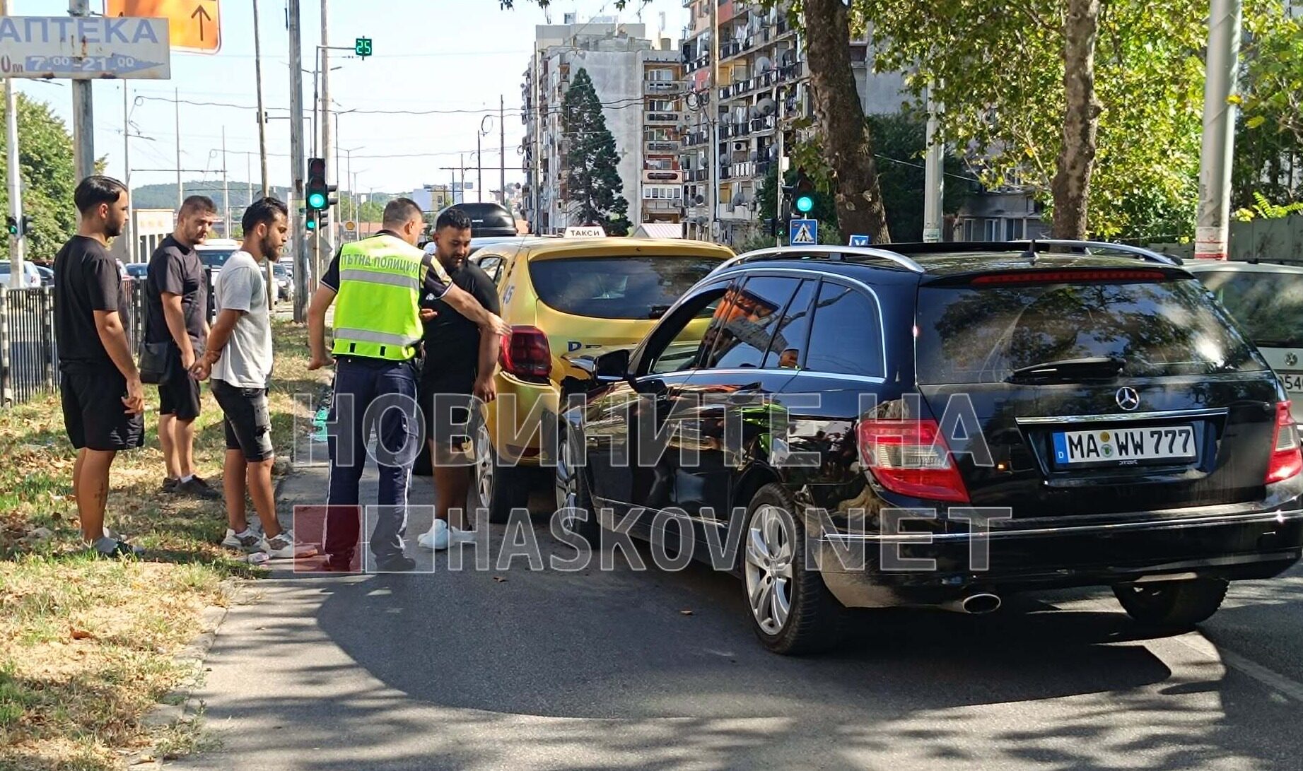 Трима души пострадаха при верижна катастрофа в Хасково