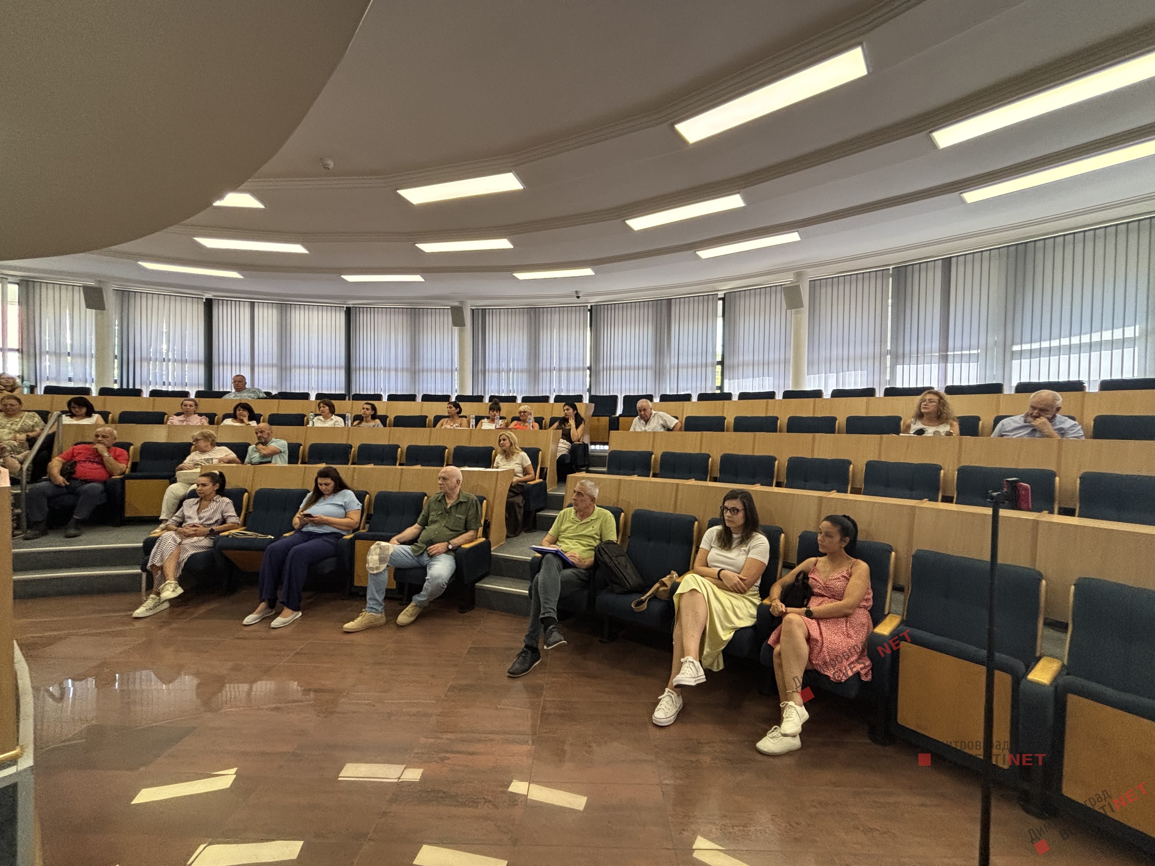 Обсъдиха бюджета на община Димитровград за над 48 милиона евро без интерес от жителите на града