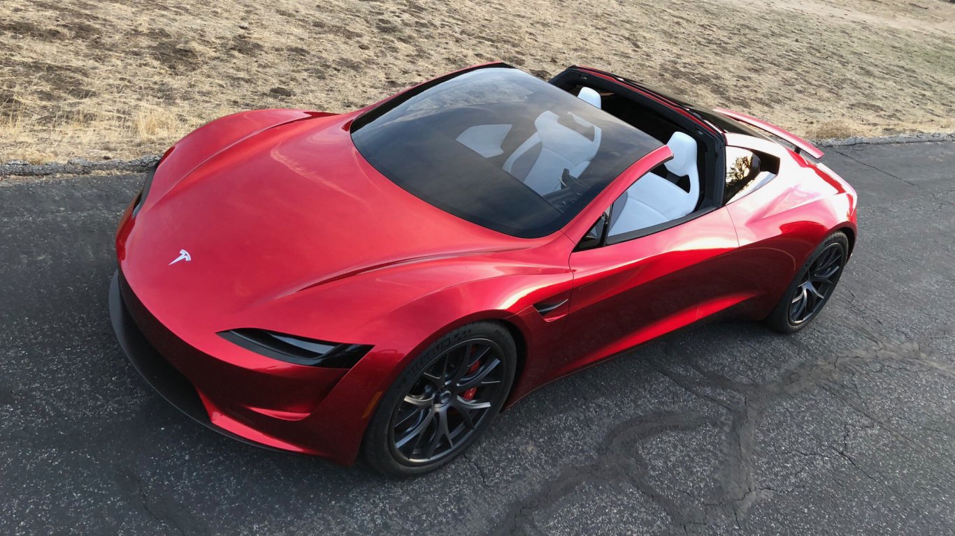 Tesla ще представи новия Roadster до края на месеца