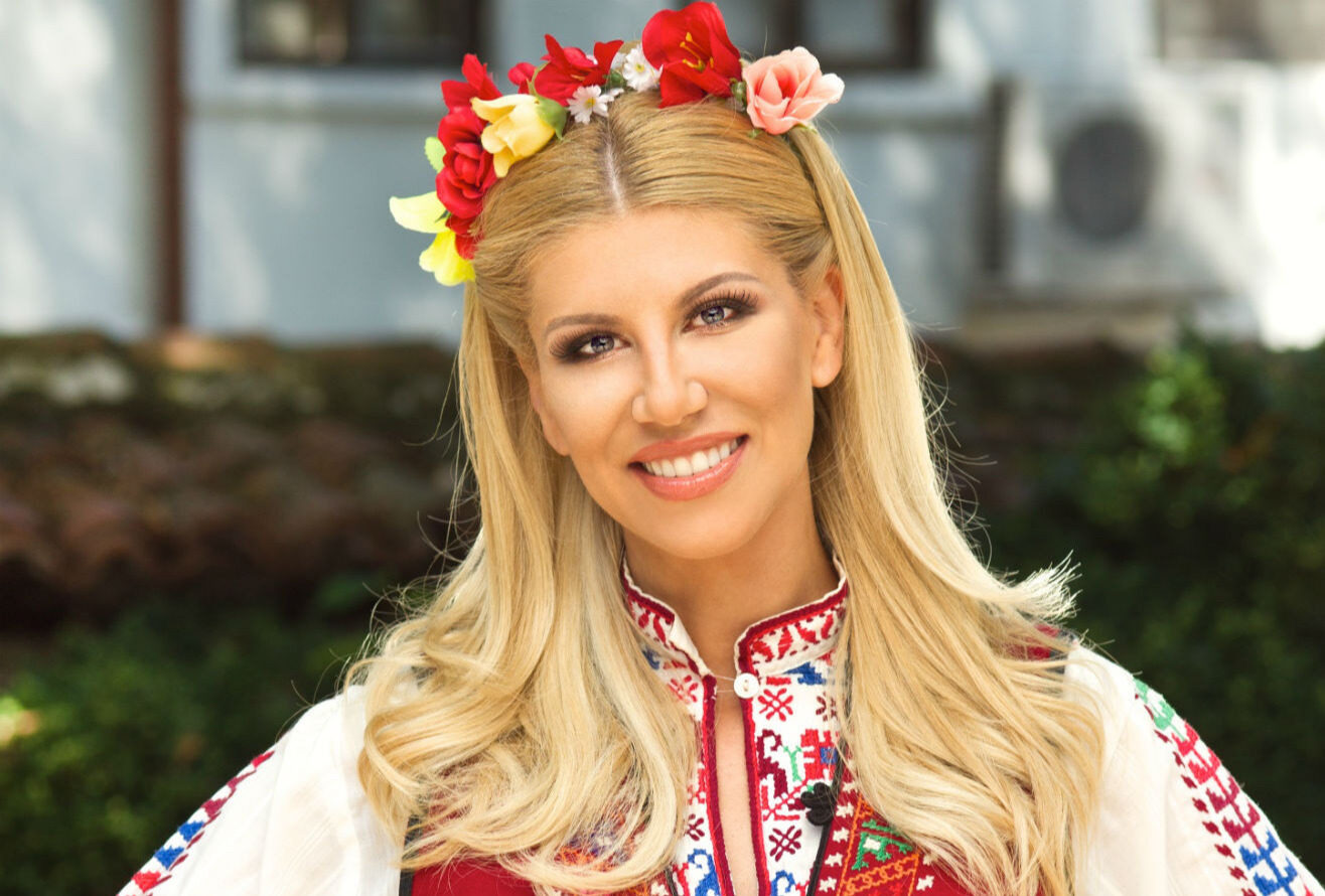 Нелина с фолклорен концерт в центъра на Димитровград