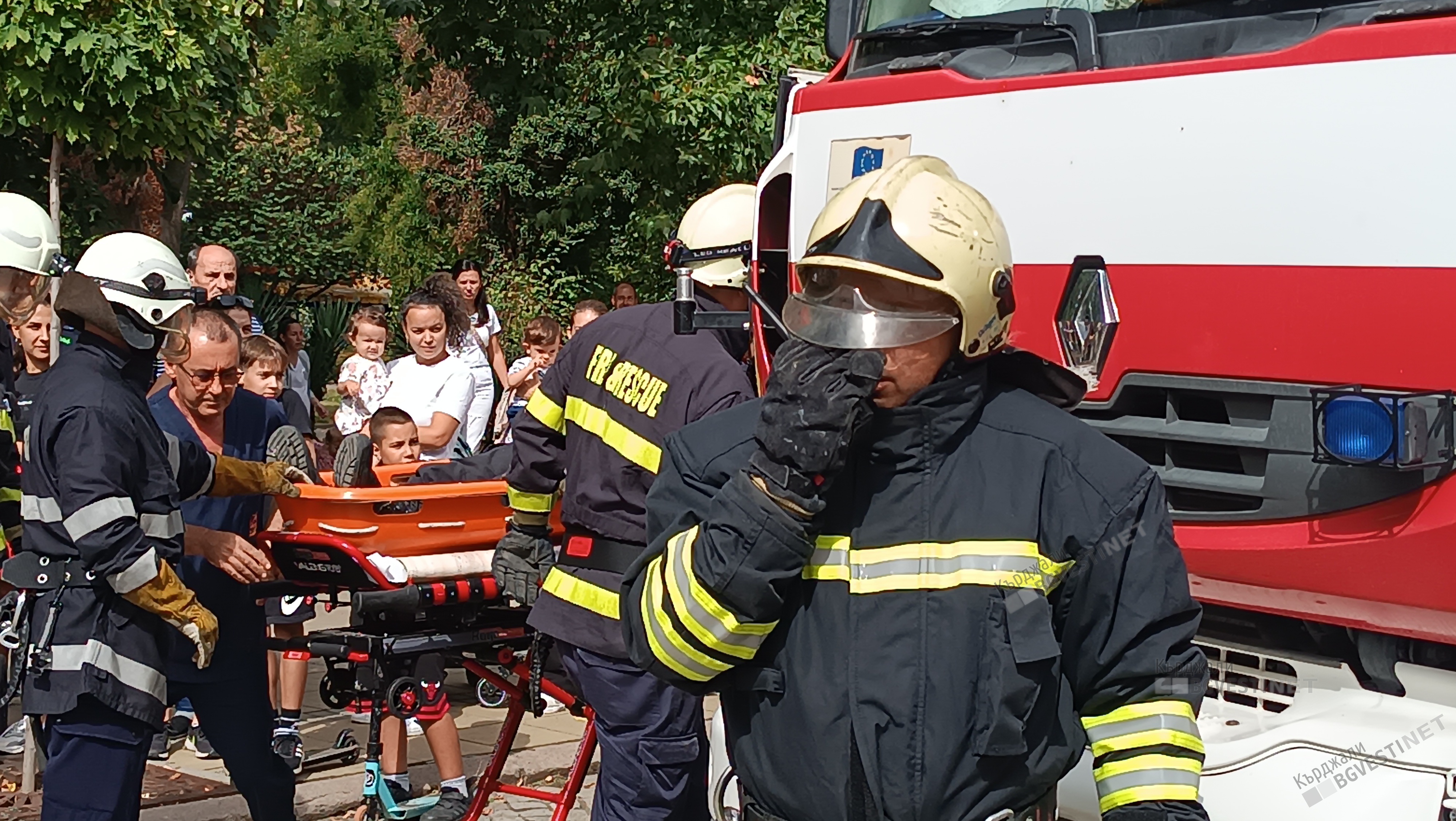 Пожар в Петлино,огнеборците спасиха 3 къщи
