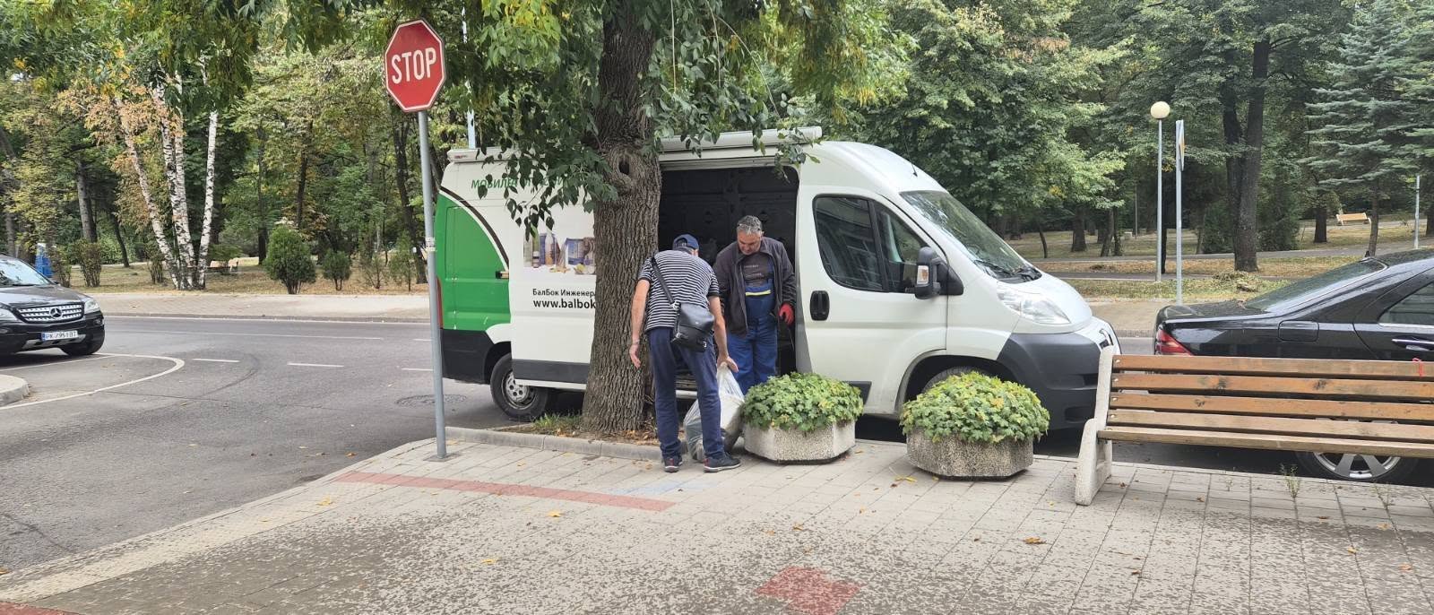 Повече от 100 перничани предадоха 256 килограма опасни отпадъци в мобилния пункт
