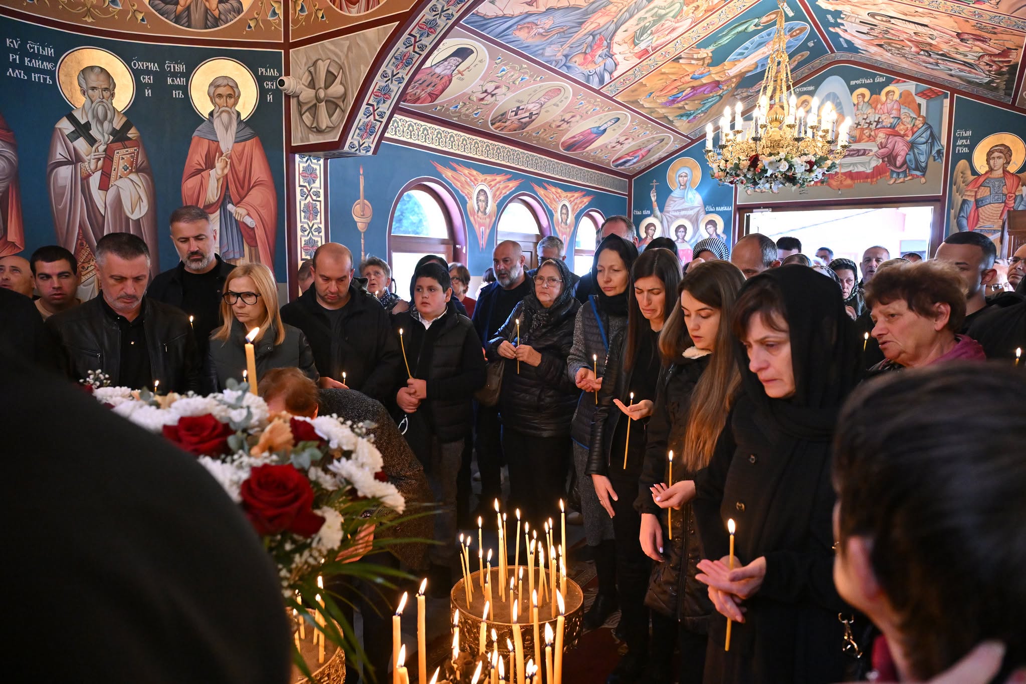 Стотици се простиха със сестра Христина ! Положиха я в двора на манастира, който тя изгради
