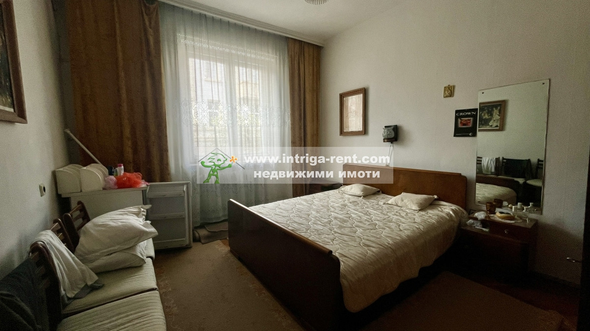 №4082 Двустаен апартамент за продажба в центъра на града,близо до старата часовникова кулa