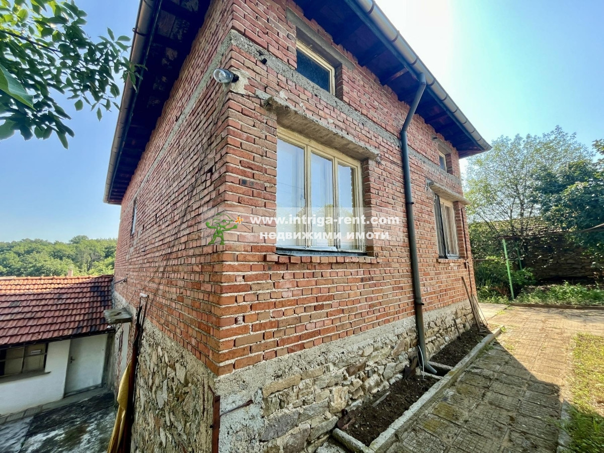 №4114 ЕКСКЛУЗИВНО! Къща с голям двор и стопански постройки за продажба в с. Динево,Хасково
