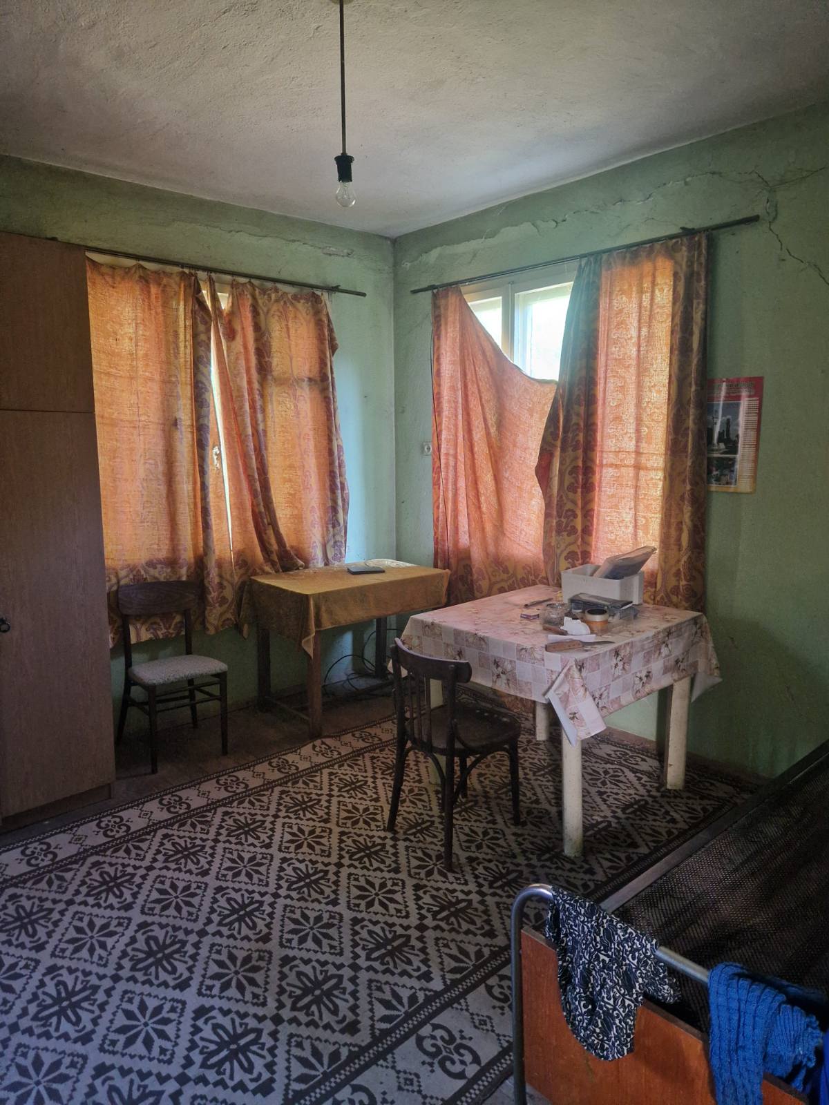 Продава се къща с двор в с. Горски Извор, област Хасково