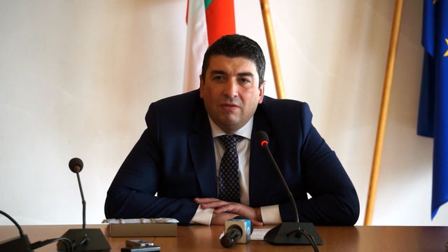 Областният управител на Смолян Недялко Славов официално сдаде поста днес на приемника си